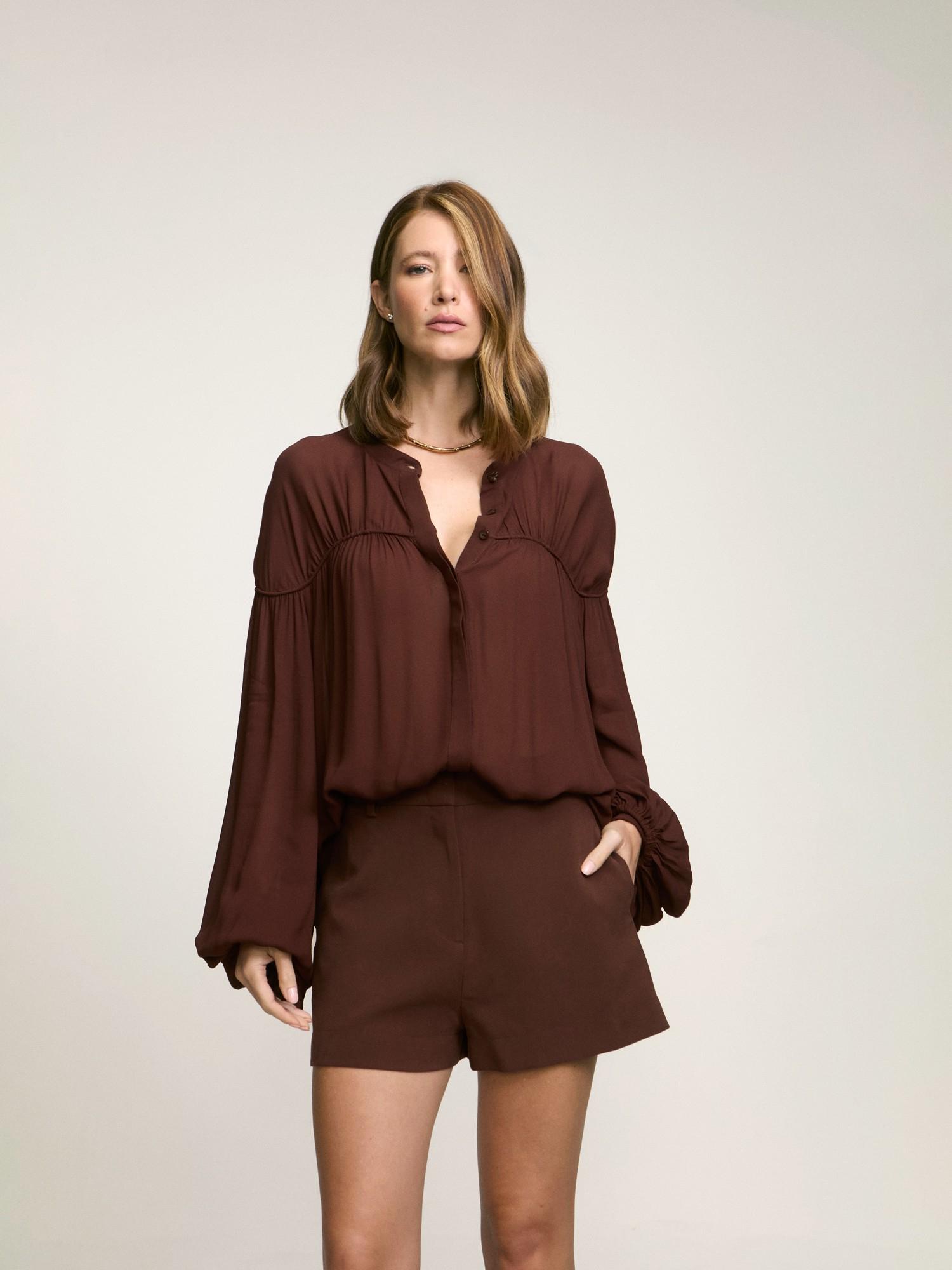 Short Essential Brown