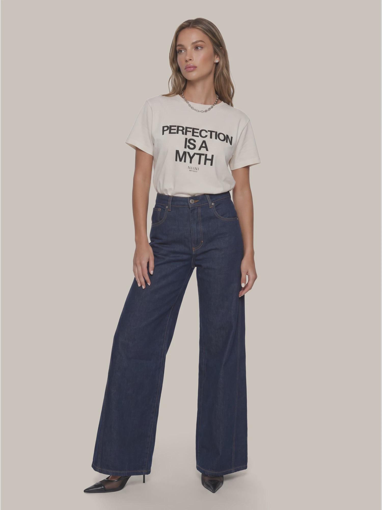 T-Shirt Perfection Off White T-Shirt Perfection Off White